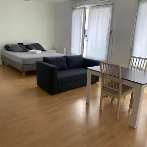  Appartement Grand De 37m Carres - Rer Laplace Et Maison Des Examens A 5 Minutes A Pied